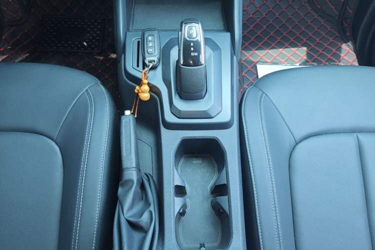 Used JMC Yuhu 7 2022 2.0T Automatic Diesel 4x4 Comfort Plus Long Wheelbase Gear Lever