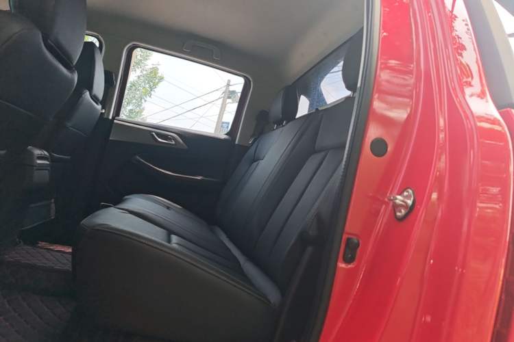 Used JMC Yuhu 7 2022 2.0T Automatic Diesel 4x4 Comfort Plus Long Wheelbase Left Rear Seat