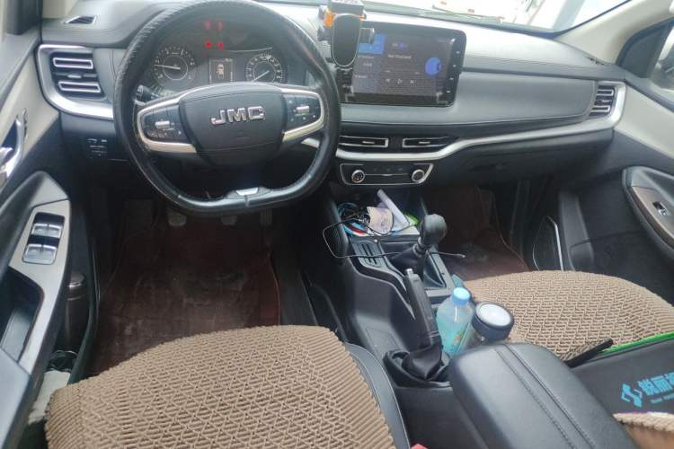 Used JMC Yuhu 7 2022 2.0T Manual Diesel Two-Wheel Drive Comfort Version Standard Wheelbase Center Console