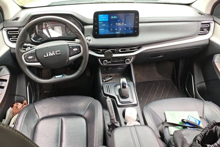 Used JMC Yuhu 7 2022 2.0T Automatic Diesel Two-Wheel Drive Comfort Plus Long Wheelbase Center Console