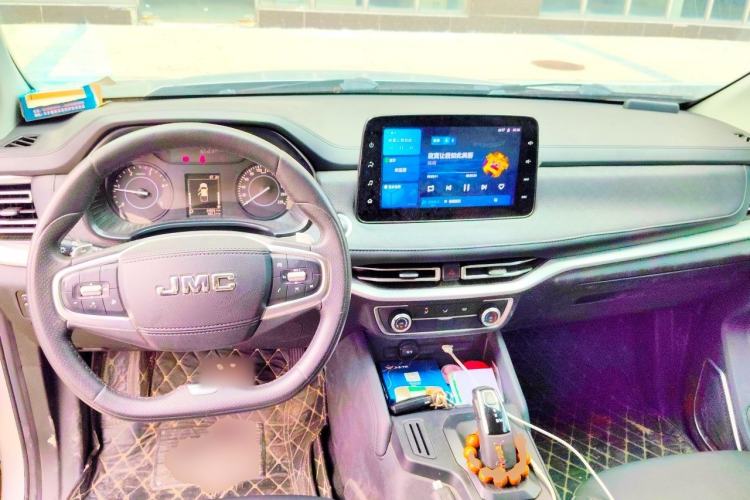 Used JMC Yuhu 7 2022 2.0T Automatic Diesel Two-Wheel Drive Comfort Version Standard Wheelbase Center Console