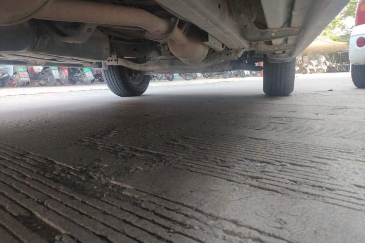 Used JMC Yuhu 7 2022 2.0T Manual Diesel Two-Wheel Drive Comfort Version Standard Wheelbase Chassis Rear Right