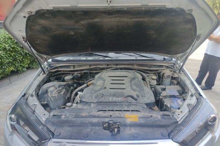 Used JMC Yuhu 7 2022 2.0T Manual Diesel Two-Wheel Drive Comfort Version Standard Wheelbase Engine Bay