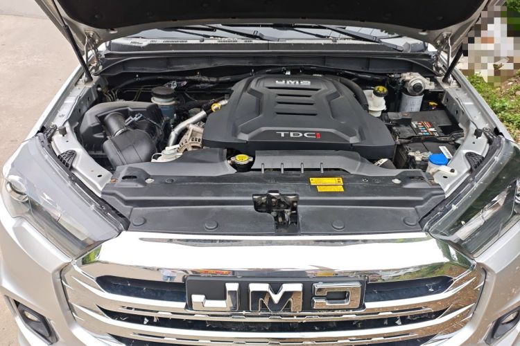 Used JMC Yuhu 7 2022 2.0T Automatic Diesel Two-Wheel Drive Comfort Plus Long Wheelbase Engine Bay