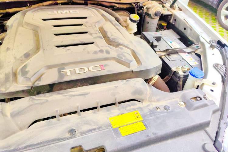 Used JMC Yuhu 7 2022 2.0T Automatic Diesel Two-Wheel Drive Comfort Version Standard Wheelbase Engine Bay Left