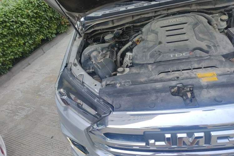 Used JMC Yuhu 7 2022 2.0T Manual Diesel Two-Wheel Drive Comfort Version Standard Wheelbase Engine Bay Right