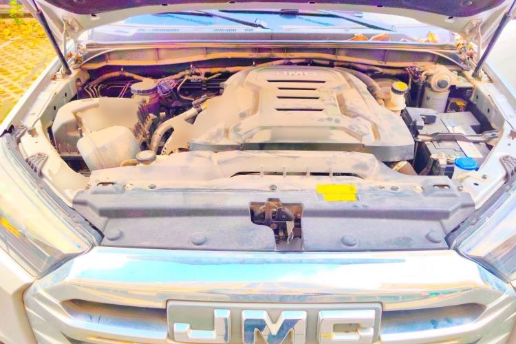Used JMC Yuhu 7 2022 2.0T Automatic Diesel Two-Wheel Drive Comfort Version Standard Wheelbase Engine Bay