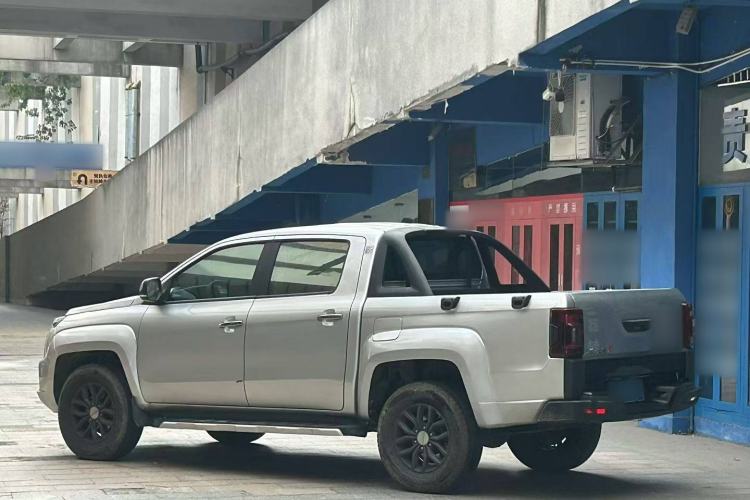 Used JMC Yuhu 7 2022 2.0T Automatic Diesel Two-Wheel Drive Comfort Version Standard Wheelbase Exterior 4