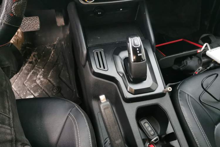 Used JMC Yuhu 7 2022 2.0T Automatic Diesel 4x4 Comfort Plus Long Wheelbase Gear Lever