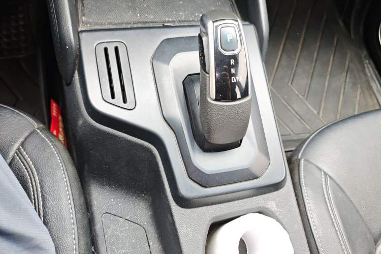 Used JMC Yuhu 7 2022 2.0T Automatic Diesel Two-Wheel Drive Comfort Plus Long Wheelbase Gear Lever