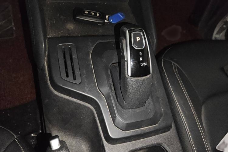 Used JMC Yuhu 7 2022 2.0T Automatic Diesel Two-Wheel Drive Comfort Version Standard Wheelbase Gear Lever