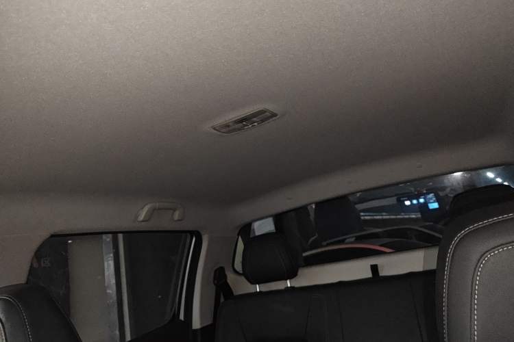 Used JMC Yuhu 7 2022 2.0T Automatic Diesel Two-Wheel Drive Comfort Version Standard Wheelbase Headliner