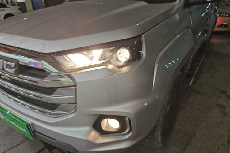 Used JMC Yuhu 7 2022 2.0T Automatic Diesel Two-Wheel Drive Comfort Version Standard Wheelbase Left Front Headlight