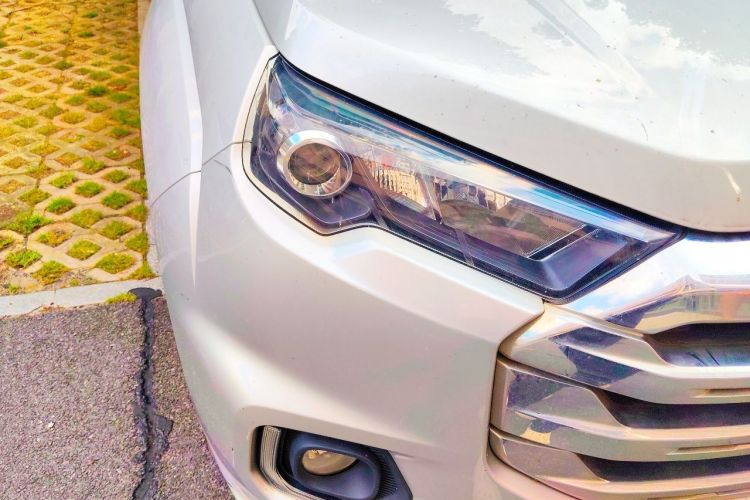 Used JMC Yuhu 7 2022 2.0T Automatic Diesel Two-Wheel Drive Comfort Version Standard Wheelbase Right Front Headlight