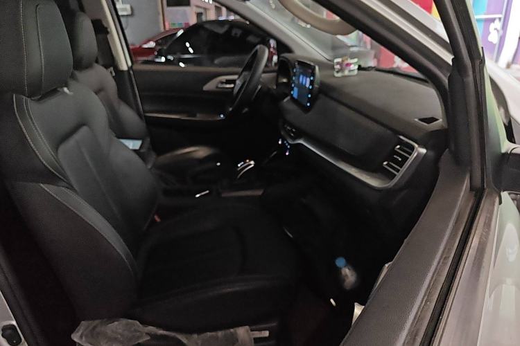 Used JMC Yuhu 7 2022 2.0T Automatic Diesel Two-Wheel Drive Comfort Version Standard Wheelbase Right Front Seat