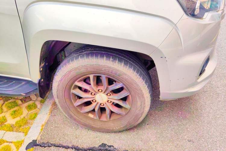 Used JMC Yuhu 7 2022 2.0T Automatic Diesel Two-Wheel Drive Comfort Version Standard Wheelbase Right Front Wheel Hub