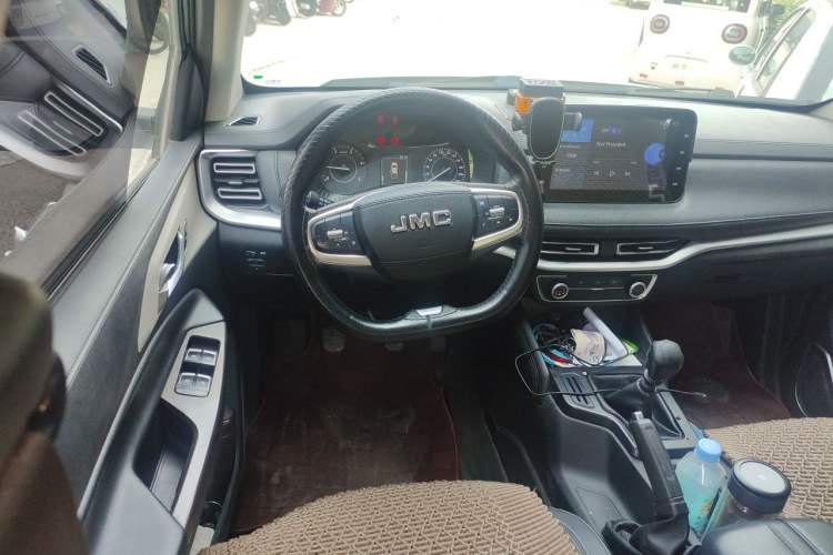 Used JMC Yuhu 7 2022 2.0T Manual Diesel Two-Wheel Drive Comfort Version Standard Wheelbase Steering Wheel