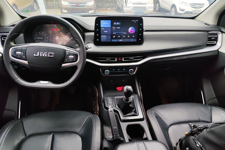 Used JMC Yuhu 7 2022 2.0T Manual Gasoline 4x4 Comfort Plus Long Wheelbase JX4G20A6L Center Console
