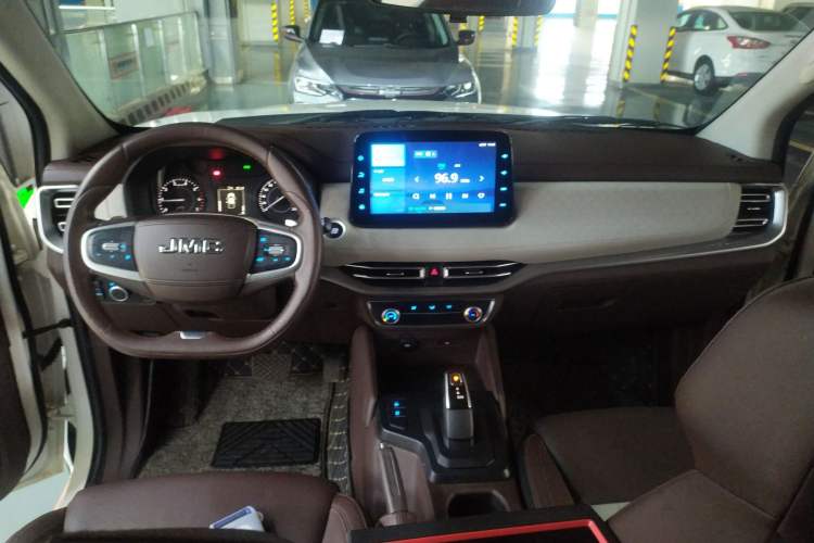 Used JMC Yuhu 7 2022 2.0T Automatic Gasoline 4x4 Comfort Edition Standard Wheelbase JX4G20A6L Center Console