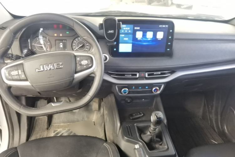 Used JMC Yuhu 7 2022 2.0T Manual Diesel Two-Wheel Drive Comfort Plus Long Wheelbase Center Console