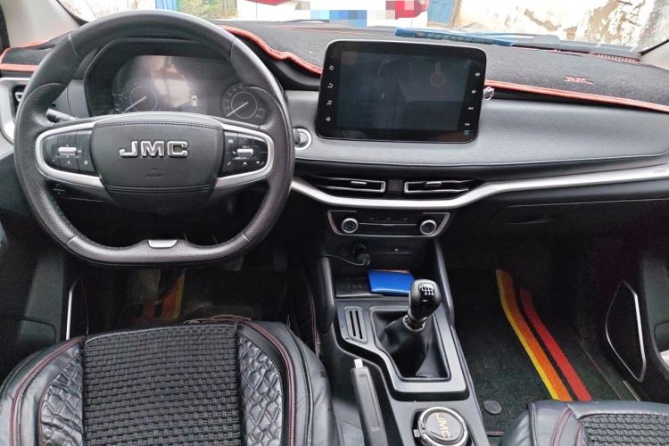 Used JMC Yuhu 7 2022 2.0T Manual Diesel Two-Wheel Drive Comfort Plus Long Wheelbase Center Console