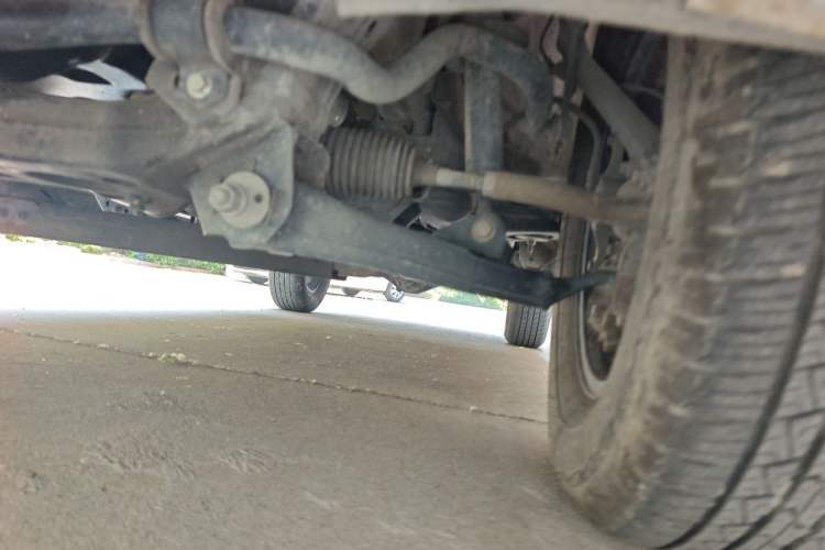 Used JMC Yuhu 7 2022 2.0T Manual Diesel Two-Wheel Drive Comfort Version Standard Wheelbase Chassis Front Left