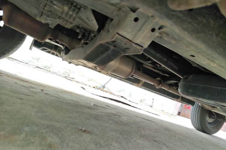 Used JMC Yuhu 7 2022 2.0T Manual Diesel Two-Wheel Drive Comfort Plus Long Wheelbase Chassis Front Left