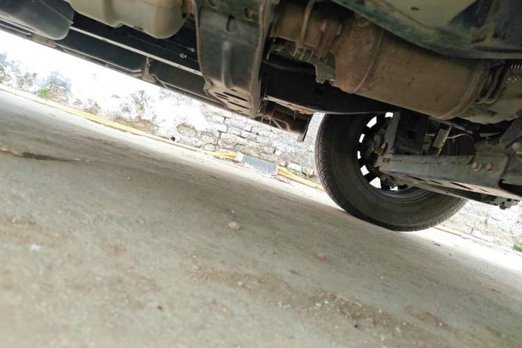 Used JMC Yuhu 7 2022 2.0T Manual Diesel Two-Wheel Drive Comfort Plus Long Wheelbase Chassis Front Right