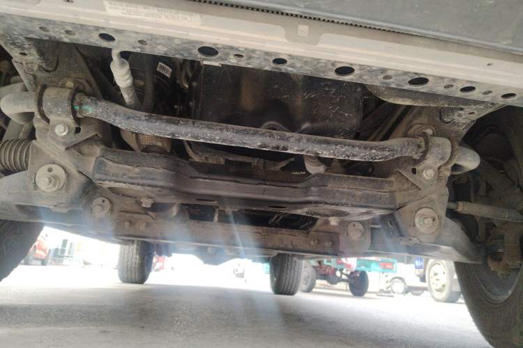 Used JMC Yuhu 7 2022 2.0T Manual Diesel Two-Wheel Drive Comfort Plus Long Wheelbase Chassis Front