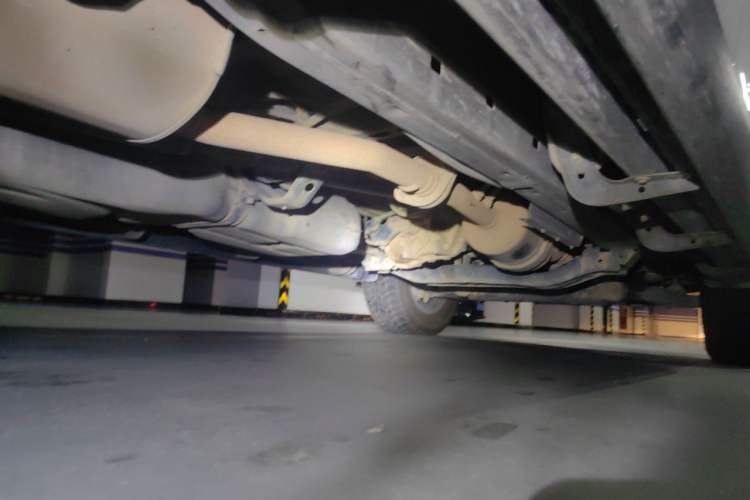 Used JMC Yuhu 7 2022 2.0T Manual Diesel 4x4 Comfort Version Standard Wheelbase Chassis Rear Right