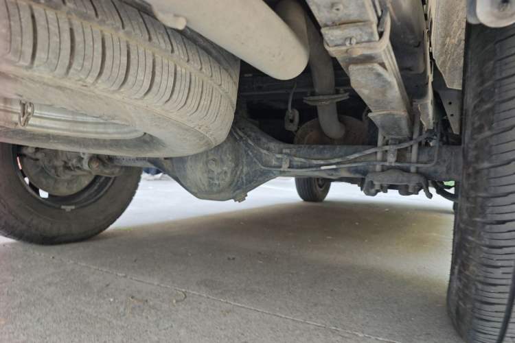 Used JMC Yuhu 7 2022 2.0T Manual Diesel Two-Wheel Drive Comfort Version Standard Wheelbase Chassis Rear Right