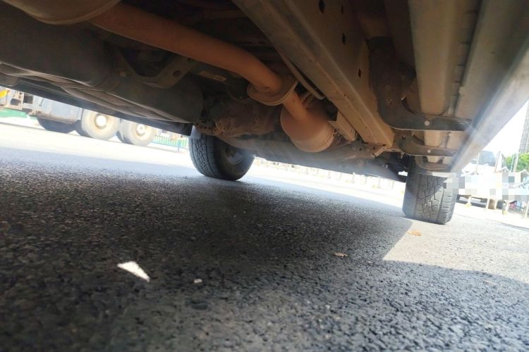 Used JMC Yuhu 7 2022 2.0T Manual Diesel 4x4 Comfort Version Standard Wheelbase Chassis Rear Right