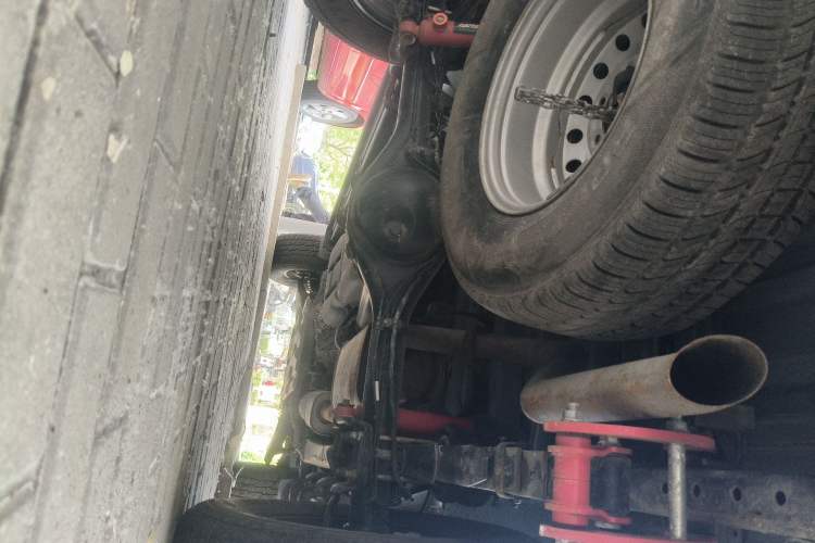 Used JMC Yuhu 7 2022 2.0T Automatic Gasoline 4x4 Comfort Edition Standard Wheelbase JX4G20A6L Chassis Rear