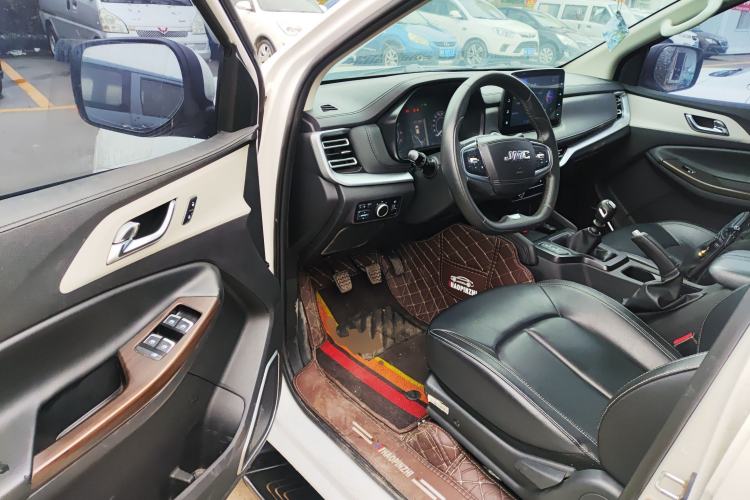 Used JMC Yuhu 7 2022 2.0T Manual Gasoline 4x4 Comfort Plus Long Wheelbase JX4G20A6L Driver Seat