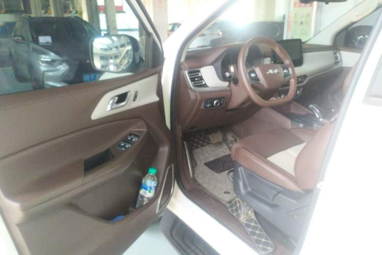 Used JMC Yuhu 7 2022 2.0T Automatic Gasoline 4x4 Comfort Edition Standard Wheelbase JX4G20A6L Driver Seat