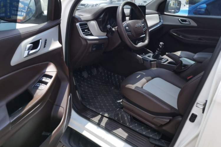 Used JMC Yuhu 7 2022 2.0T Manual Diesel 4x4 Comfort Version Standard Wheelbase Driver Seat