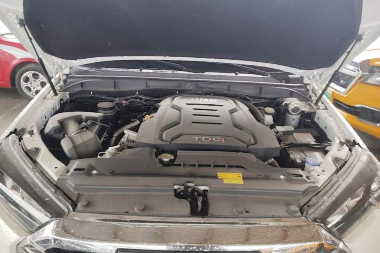 Used JMC Yuhu 7 2022 2.0T Manual Diesel Two-Wheel Drive Comfort Version Standard Wheelbase Engine Bay