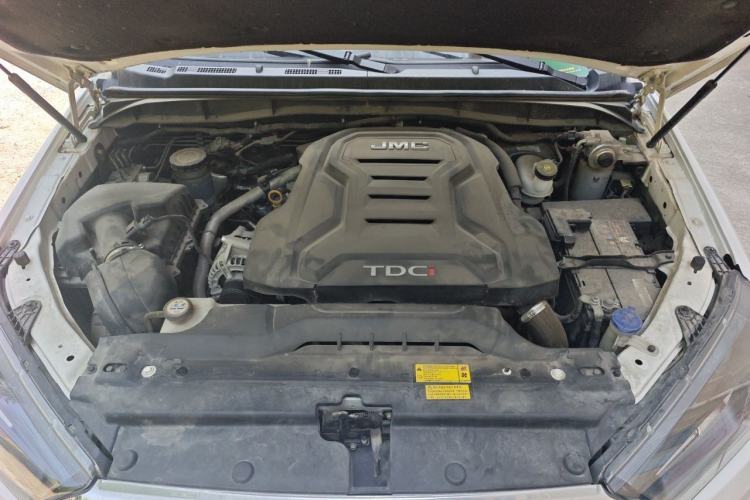 Used JMC Yuhu 7 2022 2.0T Manual Diesel Two-Wheel Drive Comfort Version Standard Wheelbase Engine Bay