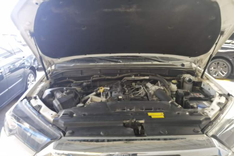 Used JMC Yuhu 7 2022 2.0T Manual Diesel Two-Wheel Drive Comfort Plus Long Wheelbase Engine Bay