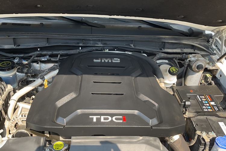 Used JMC Yuhu 7 2022 2.0T Automatic Diesel Two-Wheel Drive Comfort Plus Long Wheelbase Engine Bay