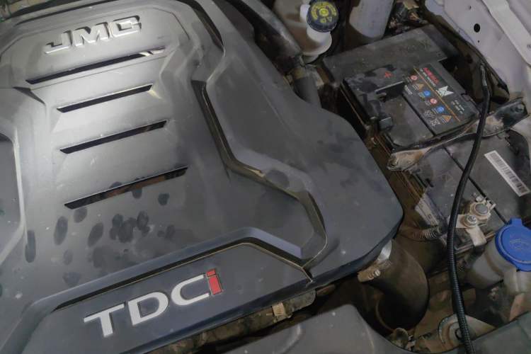 Used JMC Yuhu 7 2022 2.0T Manual Diesel 4x4 Comfort Version Standard Wheelbase Engine Bay Left