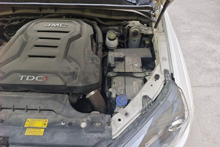 Used JMC Yuhu 7 2022 2.0T Manual Diesel Two-Wheel Drive Comfort Version Standard Wheelbase Engine Bay Left