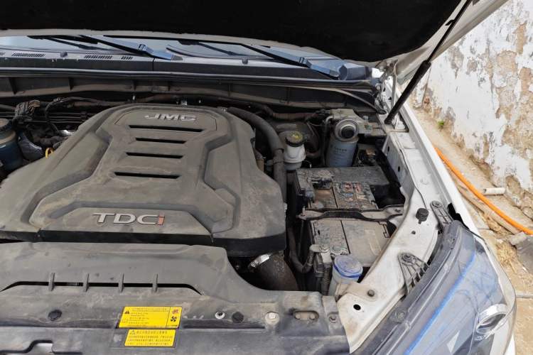 Used JMC Yuhu 7 2022 2.0T Manual Diesel Two-Wheel Drive Comfort Plus Long Wheelbase Engine Bay Left