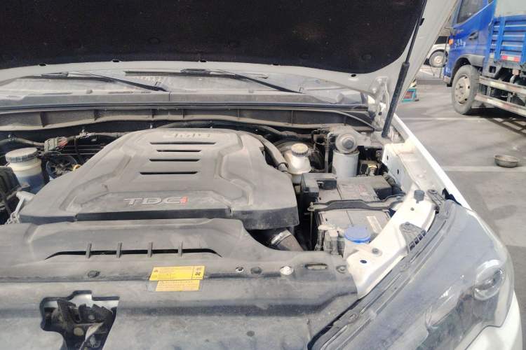 Used JMC Yuhu 7 2022 2.0T Manual Diesel Two-Wheel Drive Comfort Plus Long Wheelbase Engine Bay Left