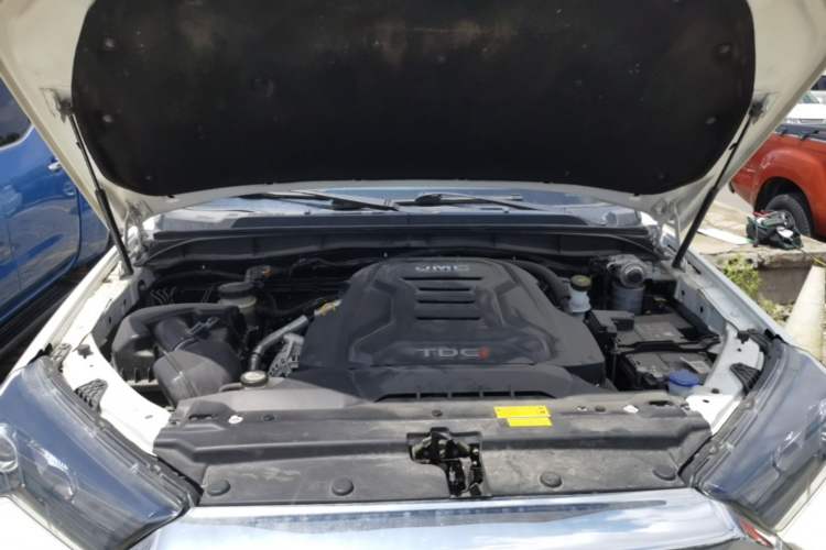 Used JMC Yuhu 7 2022 2.0T Manual Diesel 4x4 Comfort Version Standard Wheelbase Engine Bay