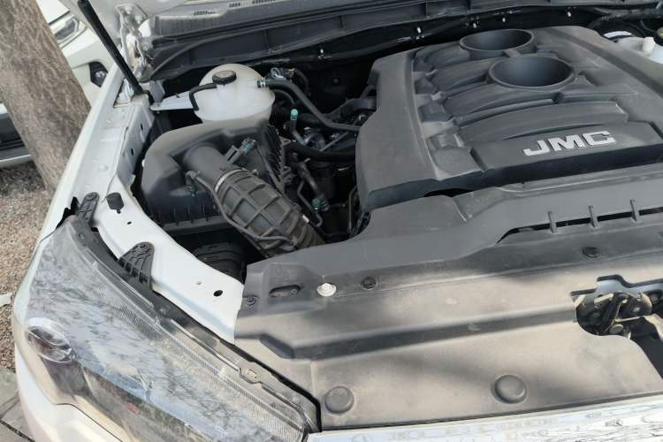 Used JMC Yuhu 7 2022 2.0T Automatic Gasoline 4x4 Comfort Edition Standard Wheelbase JX4G20A6L Engine Bay Right