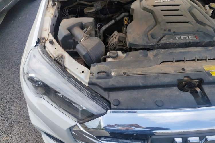 Used JMC Yuhu 7 2022 2.0T Manual Diesel 4x4 Comfort Version Standard Wheelbase Engine Bay Right