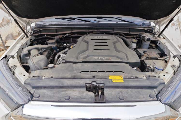 Used JMC Yuhu 7 2022 2.0T Manual Diesel Two-Wheel Drive Comfort Plus Long Wheelbase Engine Bay