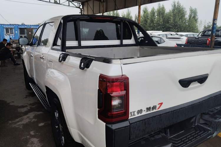 Used JMC Yuhu 7 2022 2.0T Manual Diesel Two-Wheel Drive Comfort Version Standard Wheelbase Exterior 2