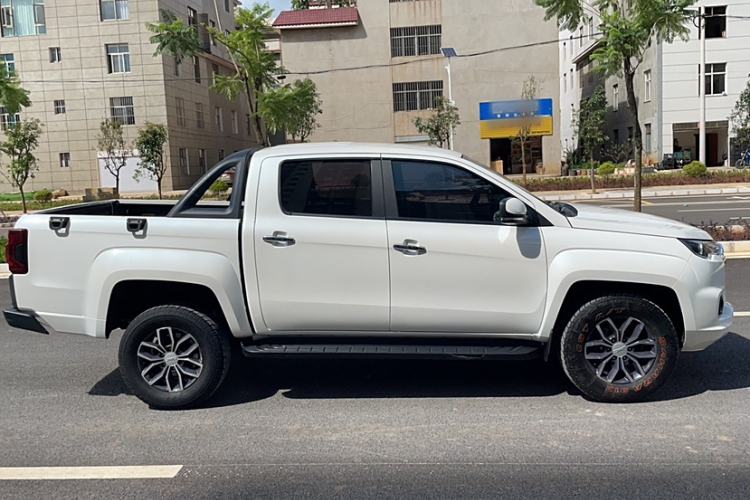 Used JMC Yuhu 7 2022 2.0T Manual Diesel 4x4 Comfort Version Standard Wheelbase Exterior 2
